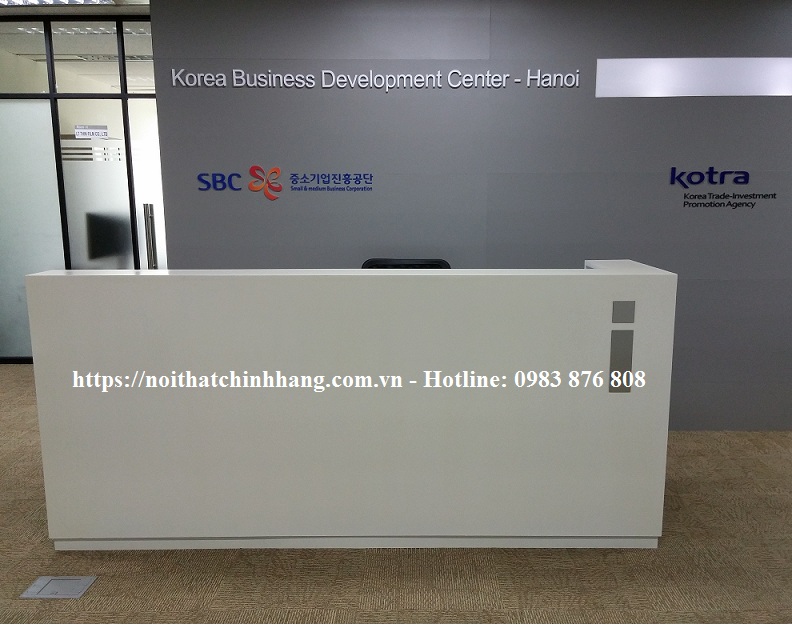 Quầy lễ tân Hoàng Gia QLT-HG07 kiểu dáng hình chữ L hiện đại sang trọng